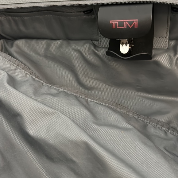 Luggage is in a good condition, lots of space. - Picture 7 of 7